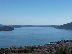 Moderno appartamento vista sul lago Maggiore