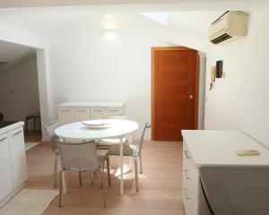 CV017 - Milano Marittima, elegante mansarda con aria condizionata