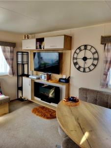Cozy 3 bedroom caravan near Edinburgh, 61 StAndrews at Seton Sands Holiday Village