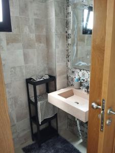 New apt with sea views and swimming pool