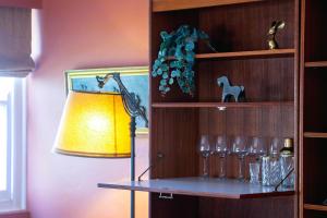 Ideal Location, 4 Beds, Mid-Century Home