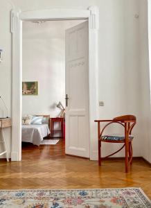 Sunny apartment near the Castle