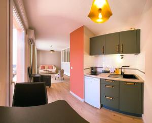 Appartements Le Cocon de Port Ariane - Terrasse avec vue port : photos des chambres