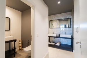 Soho White 2BDR by RV Apartments
