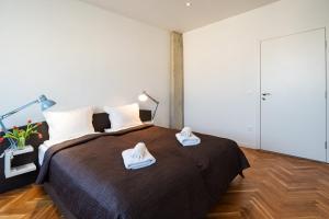 Soho White 2BDR by RV Apartments