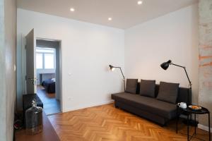 Soho White 2BDR by RV Apartments