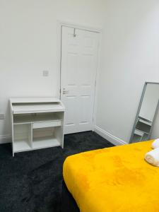 2 Bedroom Apartment Large room with WiFi and Smart TV