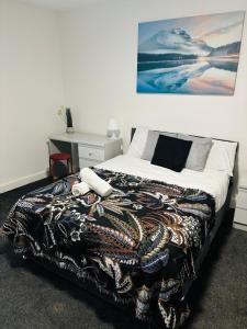 2 Bedroom Apartment Large room with WiFi and Smart TV