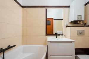 Saska Kępa Homely Apartment by BookingHost