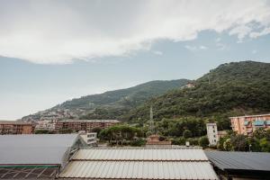 5 beds - 2 minutes from the sea with parking