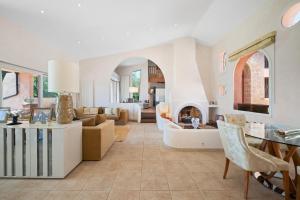 Provençal Estate with Pool