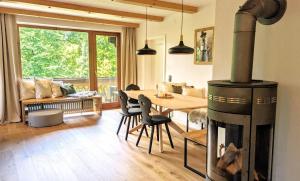 Die Watzmannsuite - Familienfreundliche Ferienwohnung in historischer Villa mit Kamin, Infrarotkabine, Balkon, Garten, nur 10 Gehminuten ins Zentrum von Berchtesgaden - 4hvězdičkové hotely ve městě Bischofswiesen