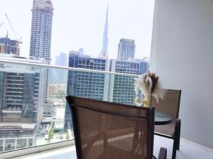 Burj View 2BR Near Dubai Mall Fast Wi-Fi Balcony