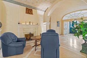 Feel History & Enjoy Luxury