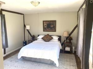 1840s Cottage 3 miles from I95 Near Shopping