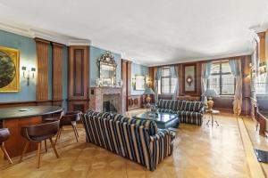 Feel History & Enjoy Luxury