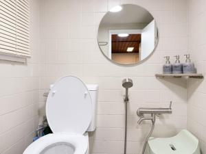 홍대입구역 3번출구 3분거리, 짐보관 무료, 합법숙소