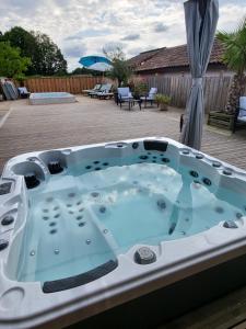 Sejours chez l'habitant Les Logis d-Argent Chambre d-hote avec WC, SDB, TV, Wifi, Option Petit Dejeuner , Parking : photos des chambres