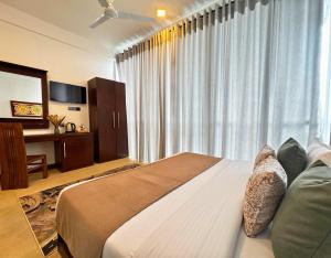 360 Viewpoint by Queens Mount