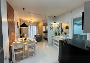 Puerto Princesa Staycation with FREE Pool, Parking & Gym - B2 2Flourite