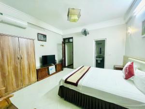 Hotel Hoà Bình Riverside Văn Phú