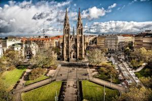 Sweet Spot for 6 in Trendy Area! Family friendly!