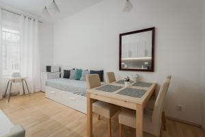 Sweet Spot for 6 in Trendy Area! Family friendly!