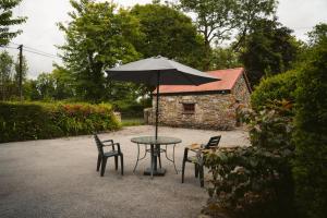 Longford Holiday Kitty Kiernans Self Catering Thatch Cottage