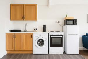 Studio flat 500m from Cardiff central station