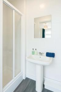 Studio flat 500m from Cardiff central station