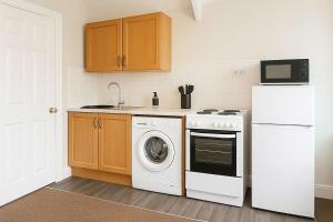 Studio flat 500m from Cardiff central station