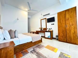 360 Viewpoint by Queens Mount