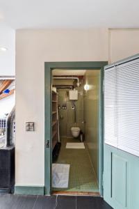 The R Loft - Cosy Hostel, Communal Bathroom and Kitchen