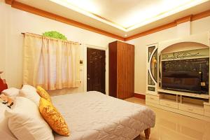 LobocAirbnb Travellers Inn