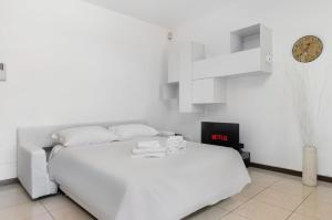 Elegant Terrace Flat Parking near Rho Fiera Mi