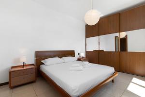 Elegant Terrace Flat Parking near Rho Fiera Mi