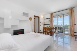 Elegant Terrace Flat Parking near Rho Fiera Mi