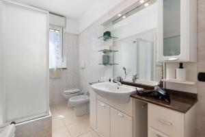 Elegant Terrace Flat Parking near Rho Fiera Mi