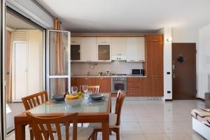 Elegant Terrace Flat Parking near Rho Fiera Mi