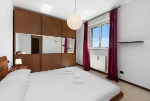 Elegant Terrace Flat Parking near Rho Fiera Mi