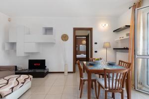 Elegant Terrace Flat Parking near Rho Fiera Mi