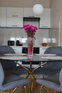 Apartment 82 Central Point