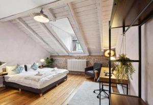 The R Loft - Cosy Hostel, Communal Bathroom and Kitchen