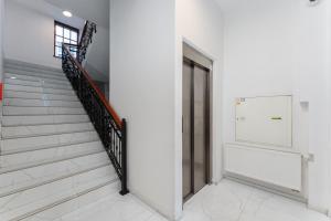 Limanowskiego Modern Studio by BookingHost