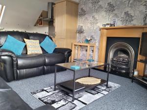 Honeysuckle Cottage - Newcastle, Northern Ireland