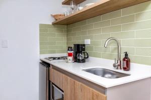 Laureles Apt-Big Windows-Smart lock- AC