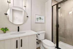 Three-Bedroom Townhouse room in Urban Townhome near Old Town Breweries & River!
