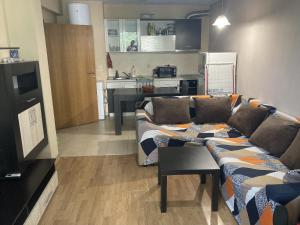 Kyluks 1BR Apartment