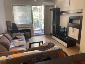 Kyluks 1BR Apartment