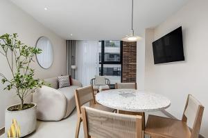 Solei Loft 301 - LocationTrendy Jacuzzi Living